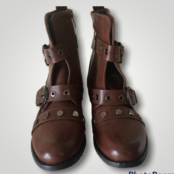 la donna moda Shoes - LA DONNA MODA brown faux leather booties size 38